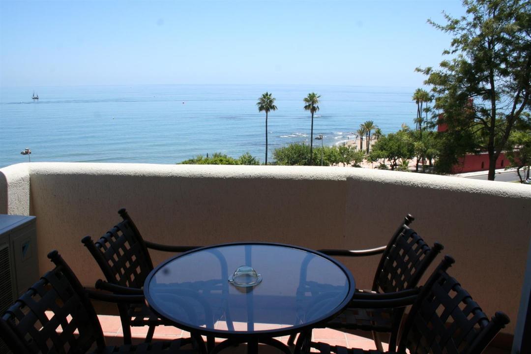 Benalbeach Sea Front Apartment
